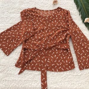 Gorgeous blouse with flower print brand new🧡❤️